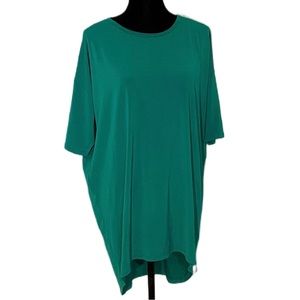 💚LULAROE EVERGREEN SOLID IRMA TUNIC💚
